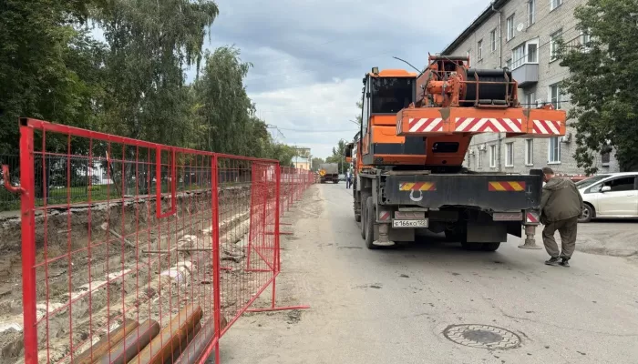 В Барнауле на ул. Деповской продолжается перекладка участка магистральной теплосети