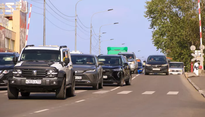 Ровный, свежий, благородный: как в Барнауле отремонтировали проспект Строителей. Фото