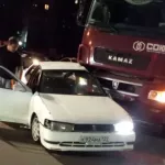 Легковушка попала под КамАЗ у Ленты на Павловском тракте в Барнауле