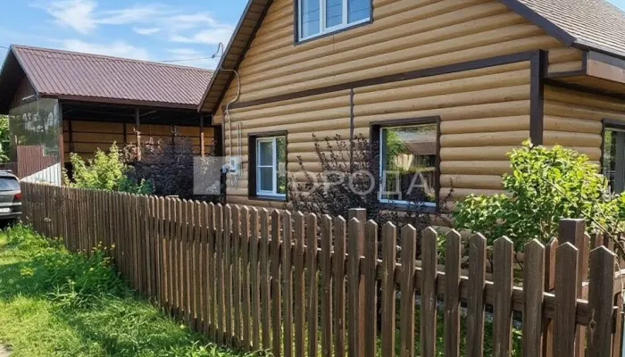 Уютный брусовый дом с баней и гаражом продают под Барнаулом почти за 5 млн рублей