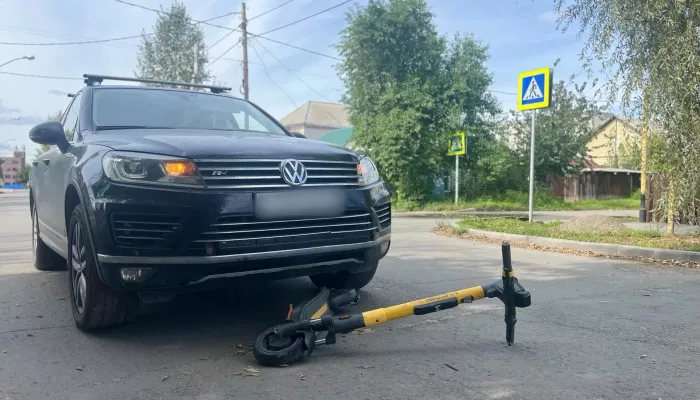 Два мальчика на электросамокате попали под автомобиль в Барнауле