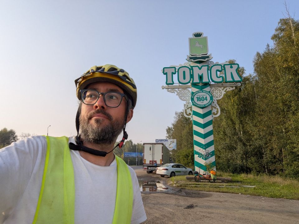 Илья Шульц из Москвы доехал до Новосибирска на складном велосипеде