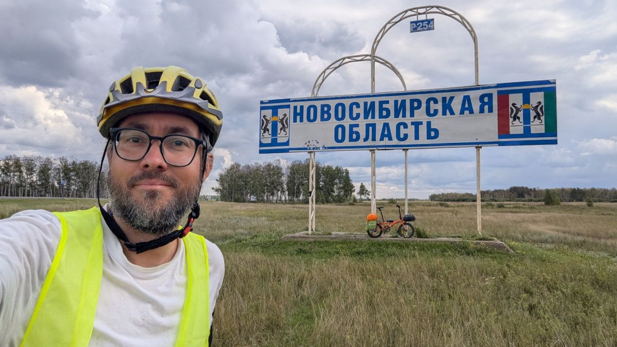 Илья Шульц из Москвы доехал до Новосибирска на складном велосипеде