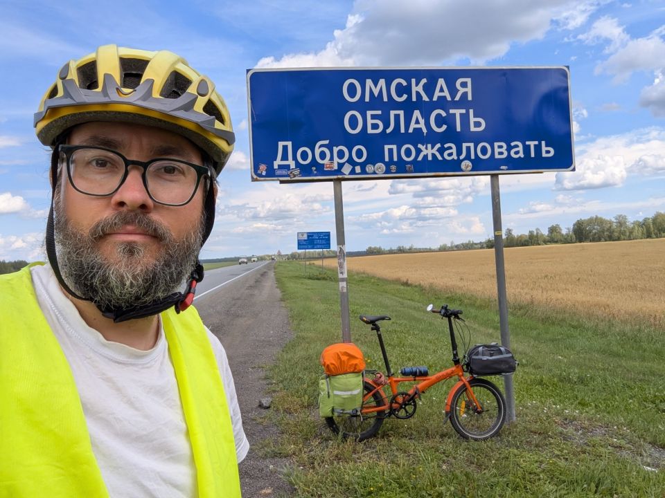 Илья Шульц из Москвы доехал до Новосибирска на складном велосипеде