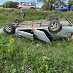 Спасатели помогли бабушке и ее внучке после ДТП с опрокидыванием в Алтайском крае
