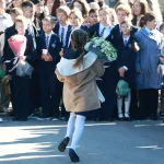 Банты, галстуки и слезы: как в школах Барнаула прошло 1 сентября. Фоторепортаж