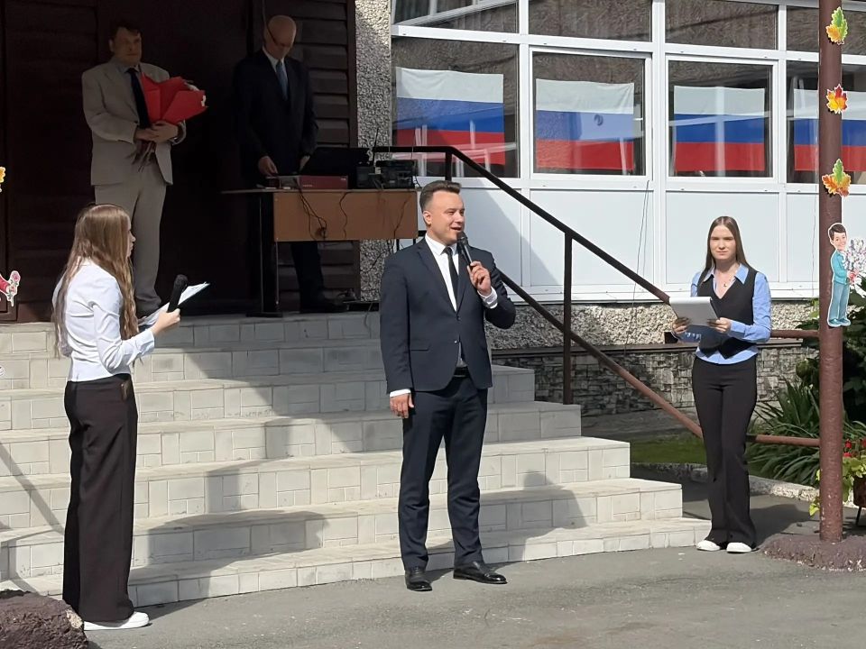 Депутаты БГД поздравили школьников с Днем знаний