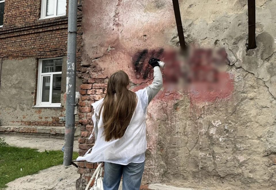 Двадцать надписей в рамках антинаркотической акции закрасили на улицах Железнодорожного района