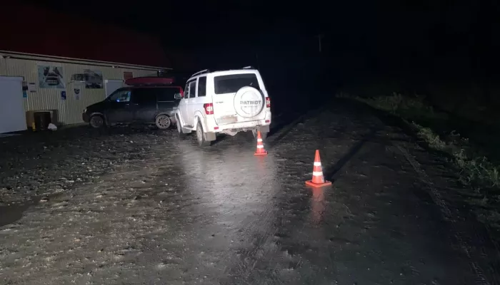 УАЗ врезался в припаркованную машину в Республике Алтай: пострадали дети