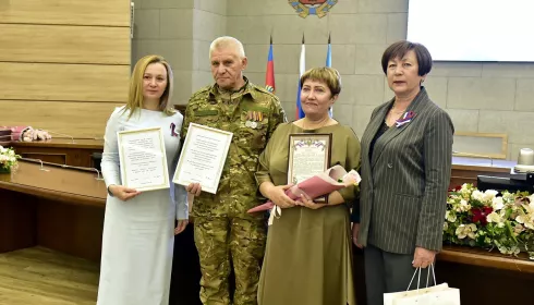 В преддверии Дня города в Барнауле наградили участников СВО и волонтеров