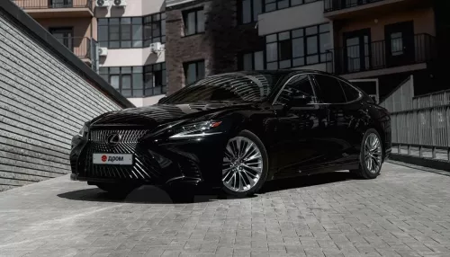 Мощный Lexus с элементами от кутюр продают за 5,25 млн в Барнауле. Фото
