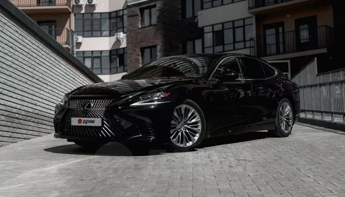 Мощный Lexus с элементами от кутюр продают за 5,25 млн в Барнауле. Фото