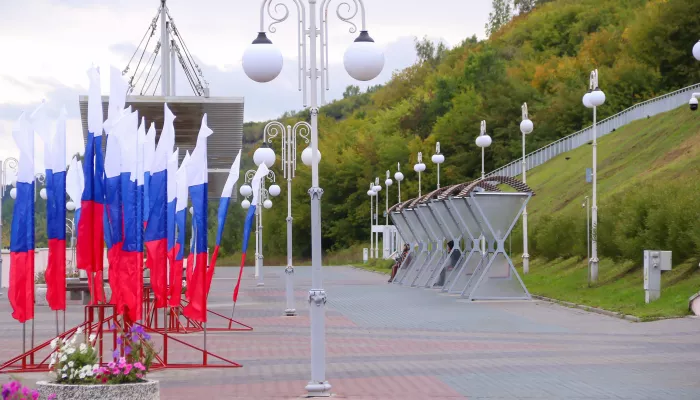 Нарядная и пустынная: как набережная Оби готовится встречать день рождения Барнаула