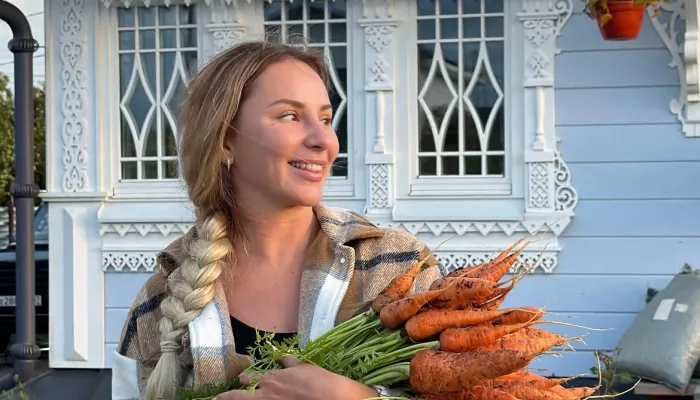Царица полей: Анна Асти похвасталась урожаем с собственного участка