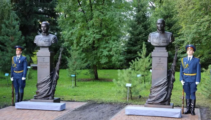 В Парке Победы Горно-Алтайска открыли бюсты Героев России