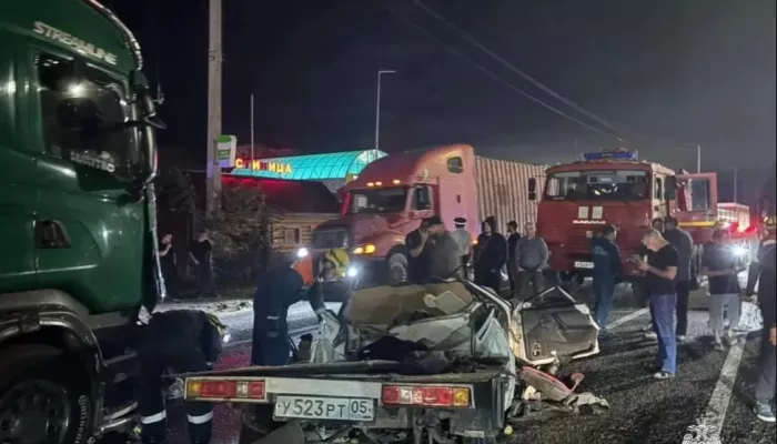 Машина с людьми рухнула с трассы в обрыв в Дагестане