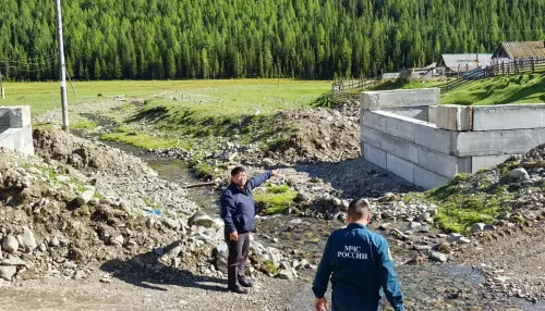 Глава Улаганского района проверил ход строительства объектов в селе Паспарта