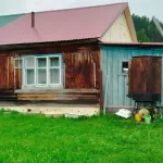 Дом у реки и леса продают в Горном Алтае за 1,5 млн рублей. Фото