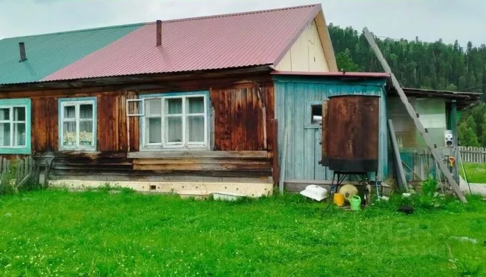 Дом у реки и леса продают в Горном Алтае за 1,5 млн рублей. Фото