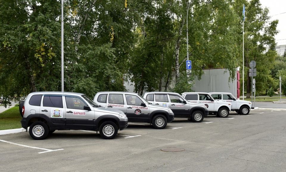 В День города из Барнаула отправили партию автомобилей в зону СВО и новые российские регионы