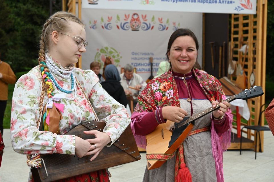 Фестиваль национальных культур "Единой семьей в Барнауле живем!"