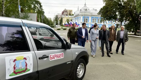 Барнаул в свой день рождения отправил партию автомобилей в зону СВО