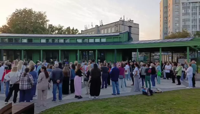 Сотни барнаульцев пришли на концерт в память о Юре Шатунове