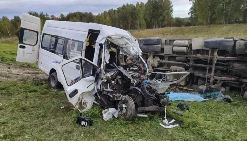 Зажатые в салоне дети и погибший водитель: подробности ДТП под Новосибирском