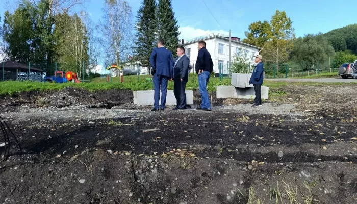 В Майминском сельском поселении проверили объекты ремонта и строительства
