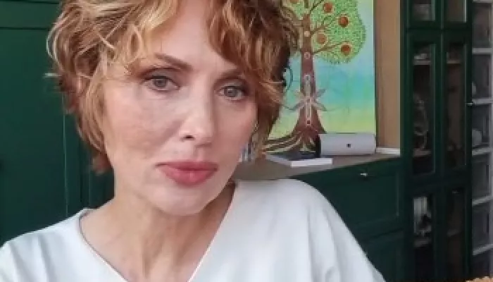 Звезда Кухни Елена Ксенофонтова сменила образ и скинула 10 лет