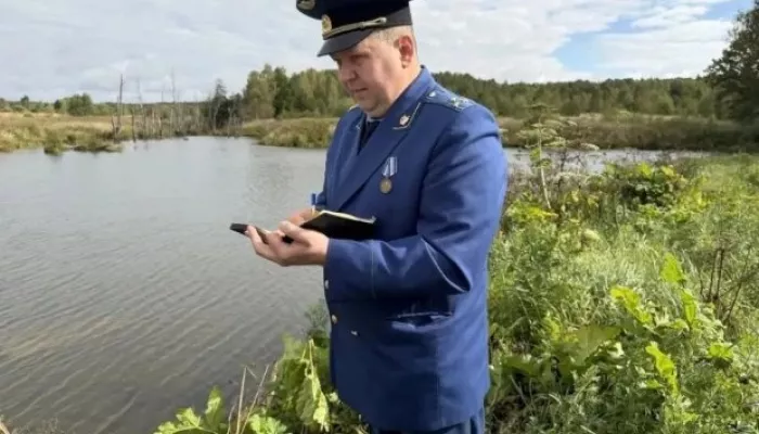 Три человека погибли при опрокидывании автомобиля в водоем