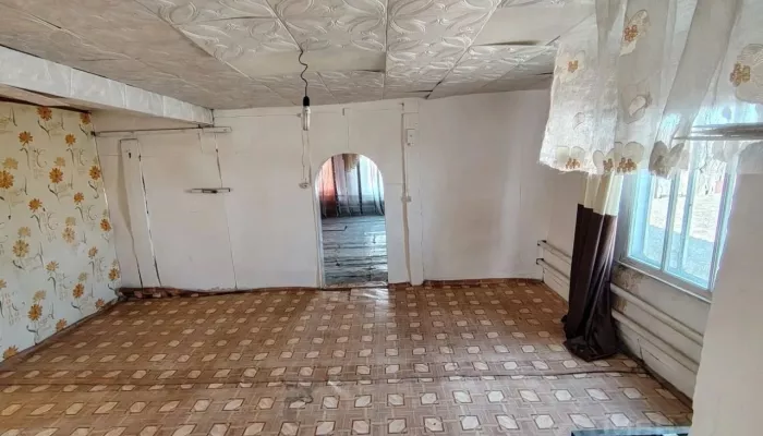 Дом с участком в Горном Алтае продают за 650 тысяч рублей. Фото