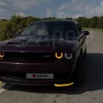 Хищный Dodge Challenger с мощным двигателем продают за 4,2 млн в Барнауле. Фото