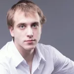 Актер из комедии Елки умер от остановки сердца в 32 года