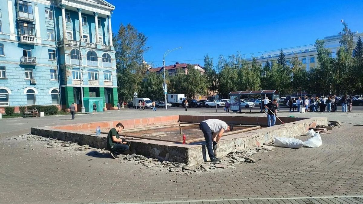 В Барнауле ремонтируют фонтаны
