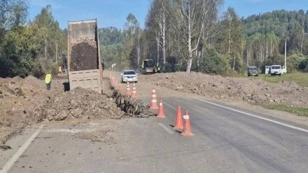Ремонт участка трассы, ведущей к Телецкому озеру
