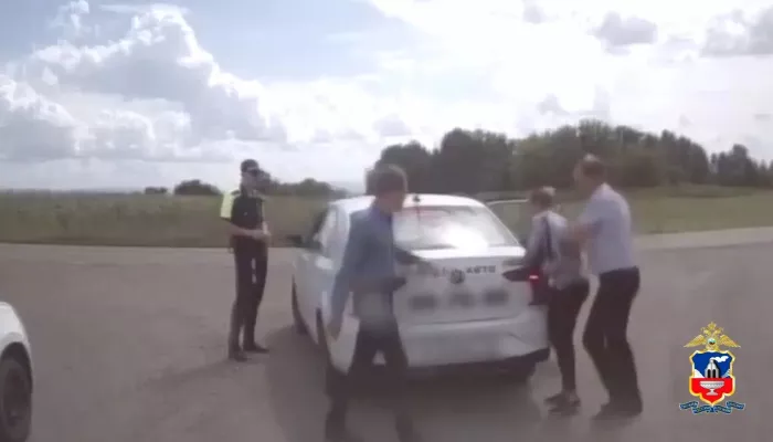 46-летнюю пособницу мошенников задержали в Алтайском крае с деньгами бойца СВО