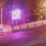 Водителя выкинуло из машины во время ДТП на проспекте Космонавтов в Барнауле. Видео