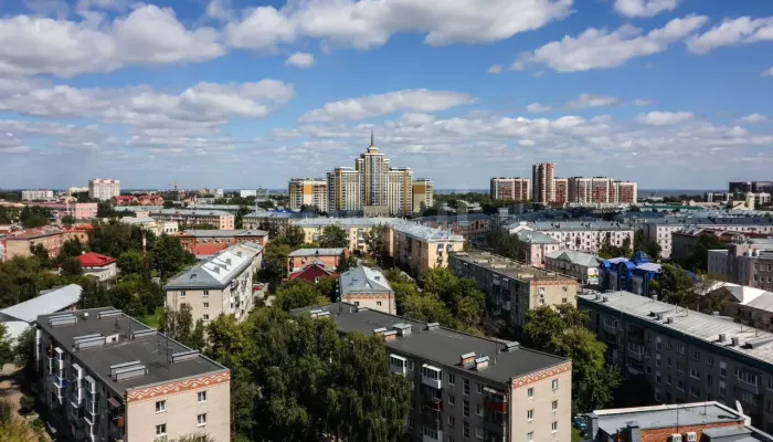 Двухэтажную квартиру с джакузи и зимним садом продают за 30 млн в центре Барнаула