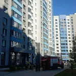Пожар произошел в 16-этажном доме в Барнауле. Фото