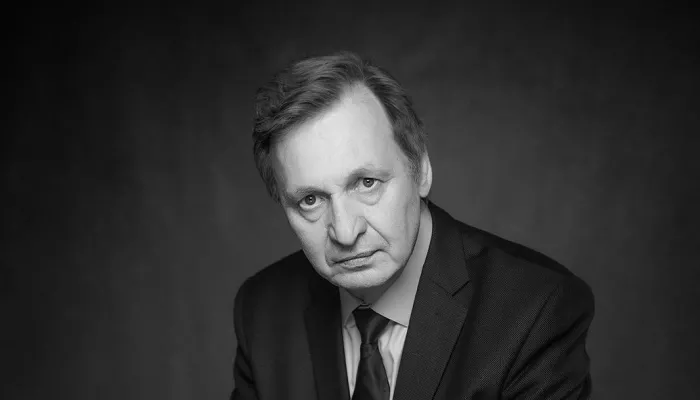 Актер из Улицы разбитых фонарей скончался после падения на сцене
