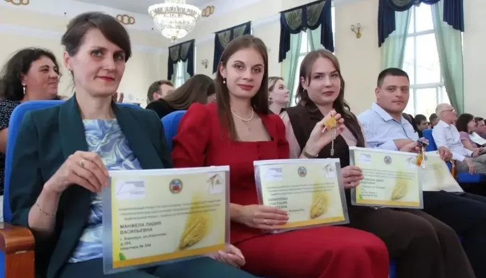 Преподаватели Алтайского аграрного университета получили ключи от новых квартир