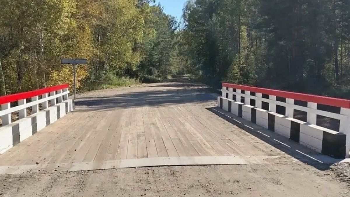 Мост через реку Крутиха в Троицком районе