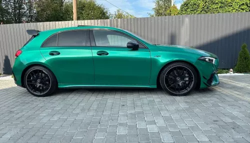Изумрудный Mercedes в полиуретановой пленке продают в Барнауле за 6,5 млн руб. Фото