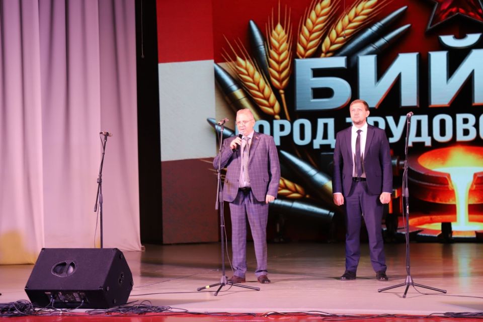 Бийчане отметили присвоение городу почетного звания торжественным концертом