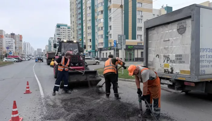 В Барнауле ремонтируют четыре участка дорог: где идут работы