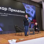 Захар Прилепин встретился с барнаульскими школьниками и рассказал о генетическом коде