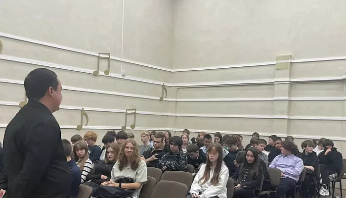 В школах Барнаула проводят беседы для профилактики деструктивных проявлений