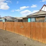 Бревенчатый домик у гор продают в Республике Алтай за 980 тысяч рублей. Фото