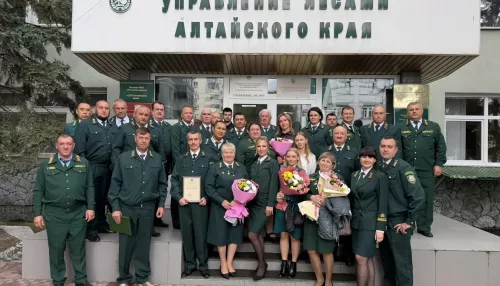 Хранители зеленого богатства: в Алтайском крае чествовали работников леса